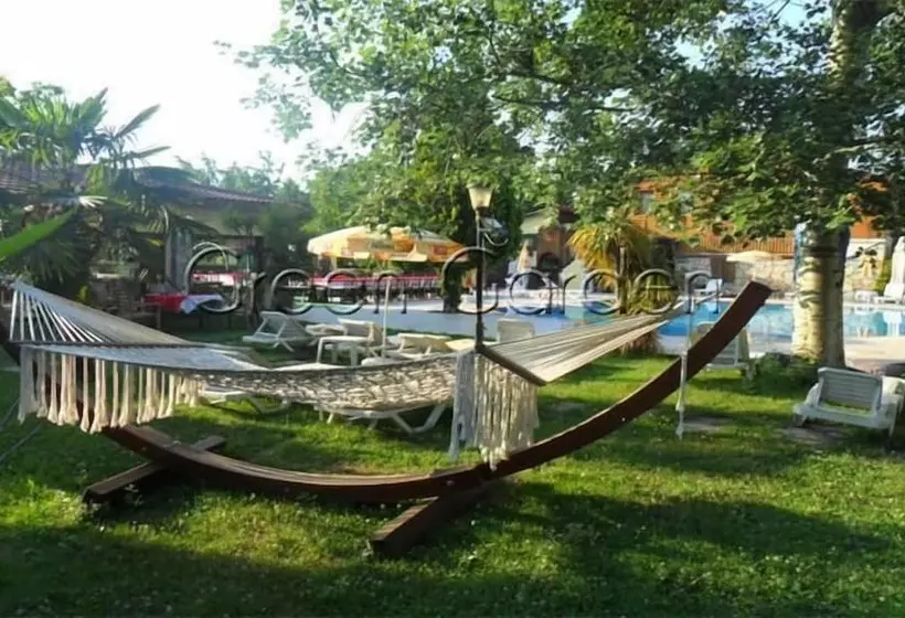 Hotelli Green Garden