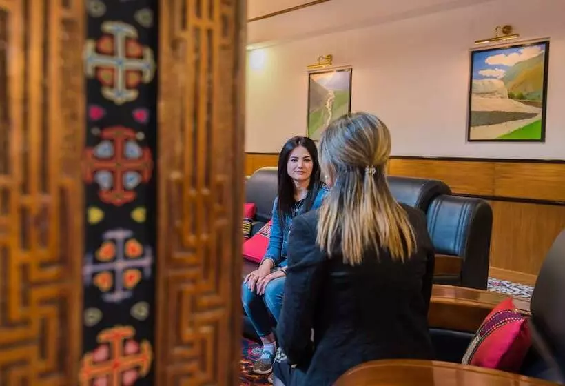 هتل Khorog Serena Inn