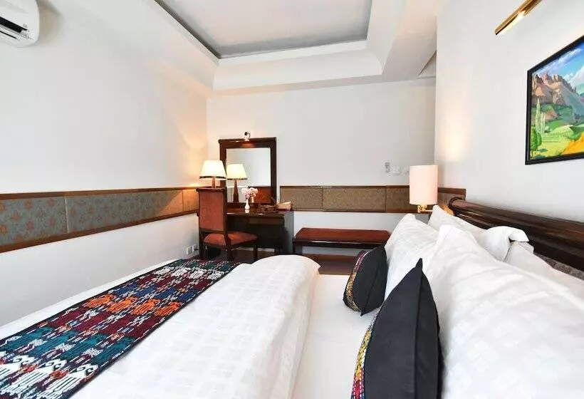 هتل Khorog Serena Inn