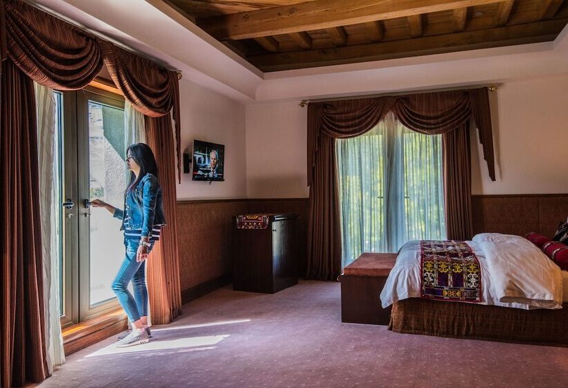 هتل Khorog Serena Inn