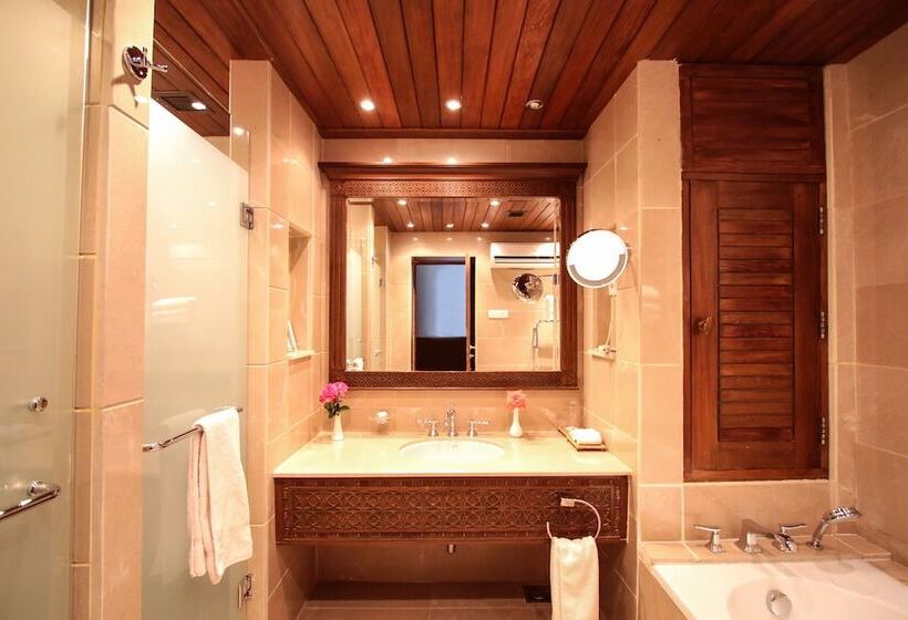 هتل Khorog Serena Inn