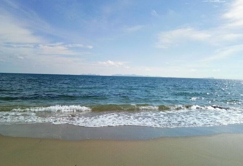 Отель Loma Sea View Bungalow