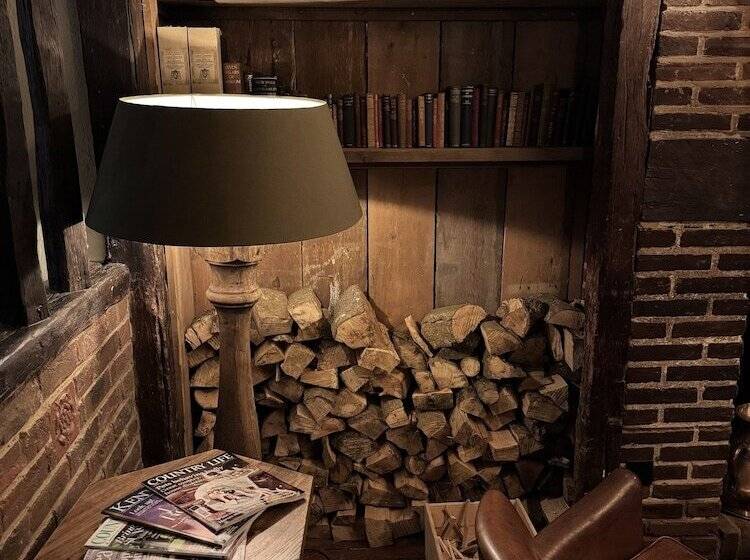 בית מלון כפרי The Leicester Arms Country Inn