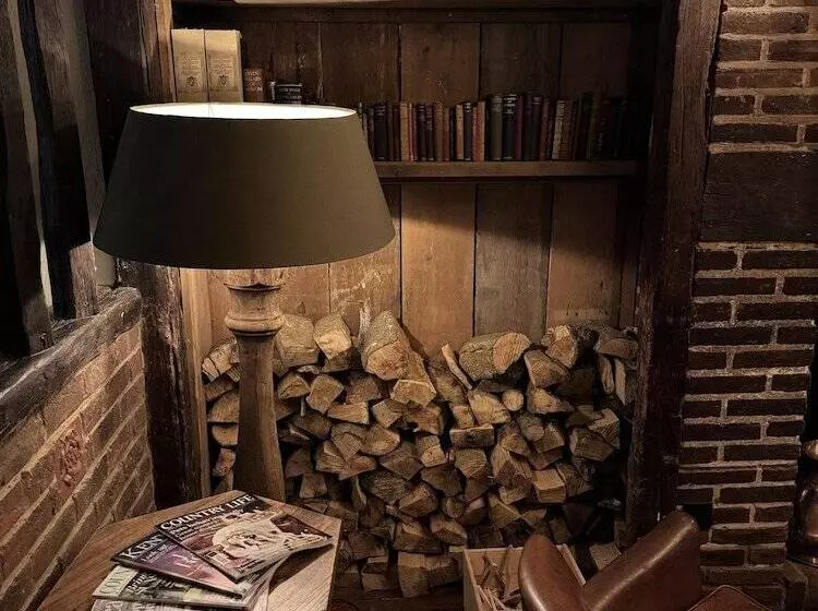 Hotelli The Leicester Arms Country Inn