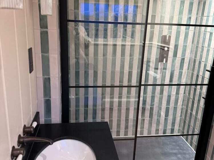 בית מלון כפרי The Leicester Arms Country Inn