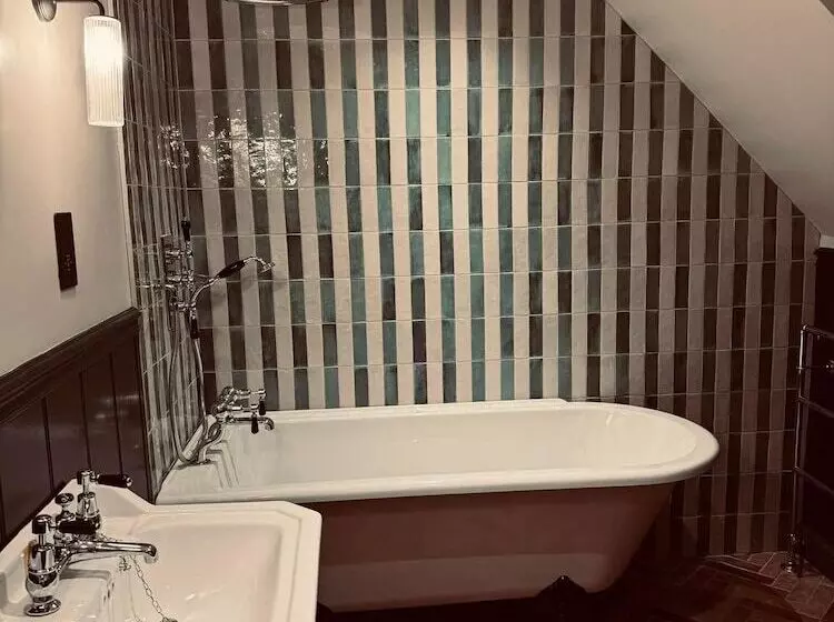 Hotelli The Leicester Arms Country Inn