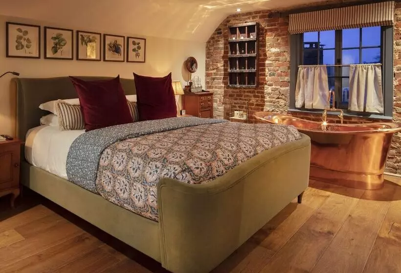 Hotelli The Leicester Arms Country Inn