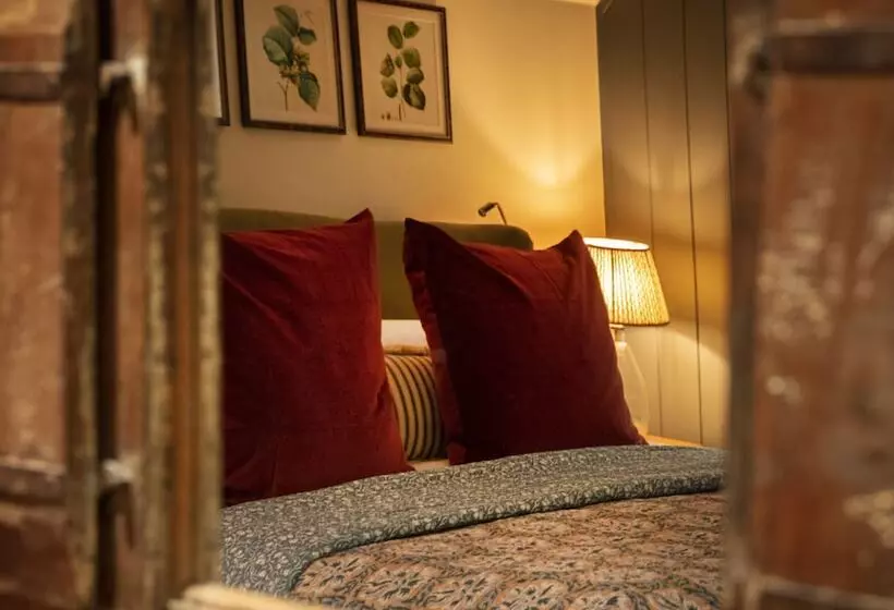 Hotelli The Leicester Arms Country Inn