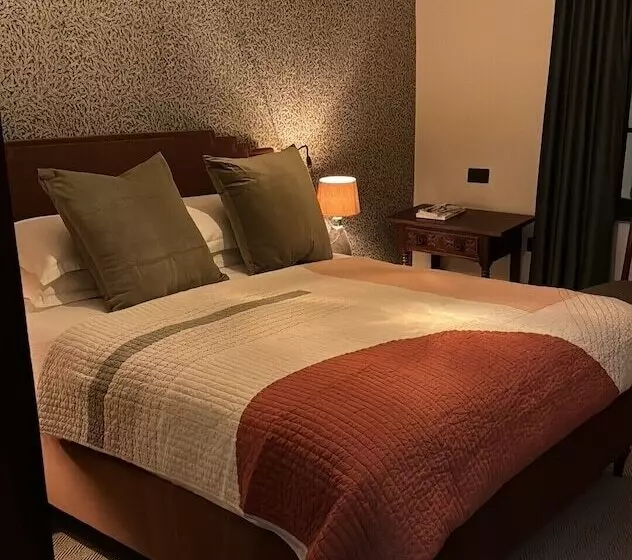 Hotelli The Leicester Arms Country Inn