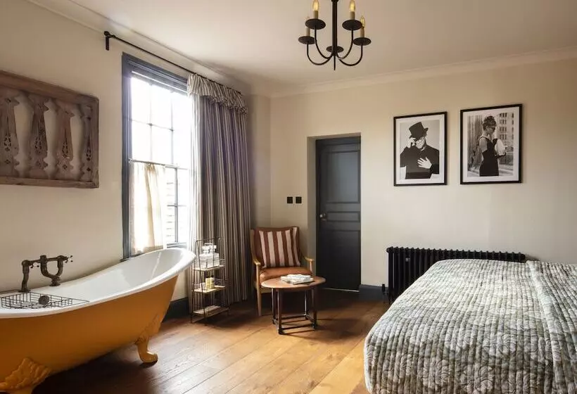 Hotelli The Leicester Arms Country Inn