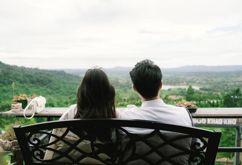 בית מלון כפרי The Proud Green Garden Hill Resort