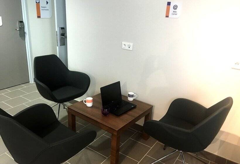 Montempô Apparthôtel Paris Vélizy