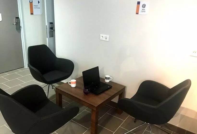 Montempô Apparthôtel Paris Vélizy