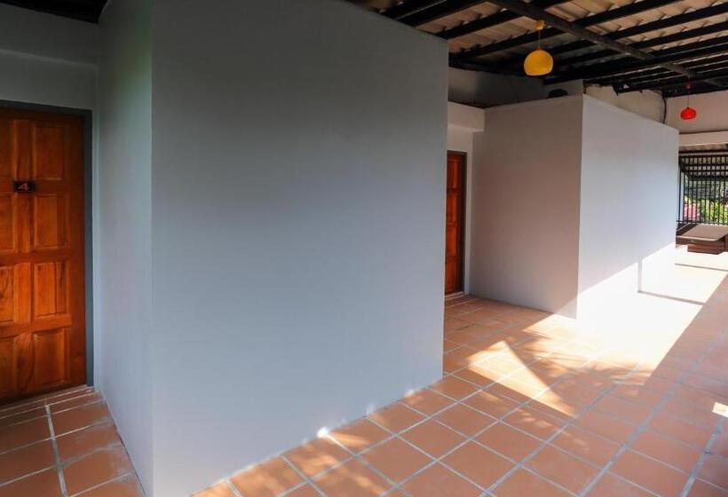 Pensão Bangtao Guest House