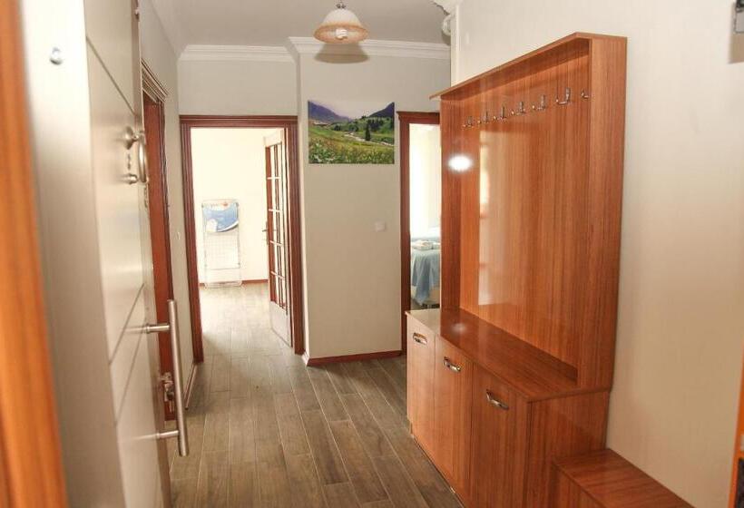 Royal Inn Seza Residence