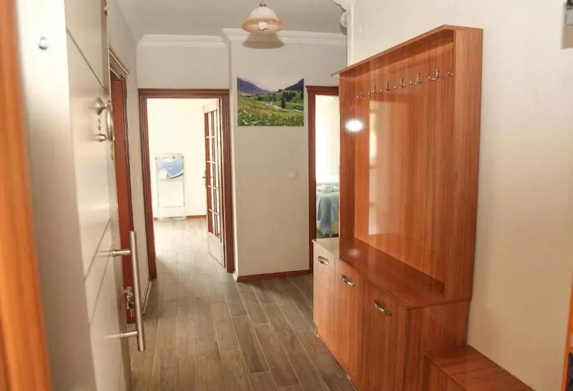 Royal Inn Seza Residence