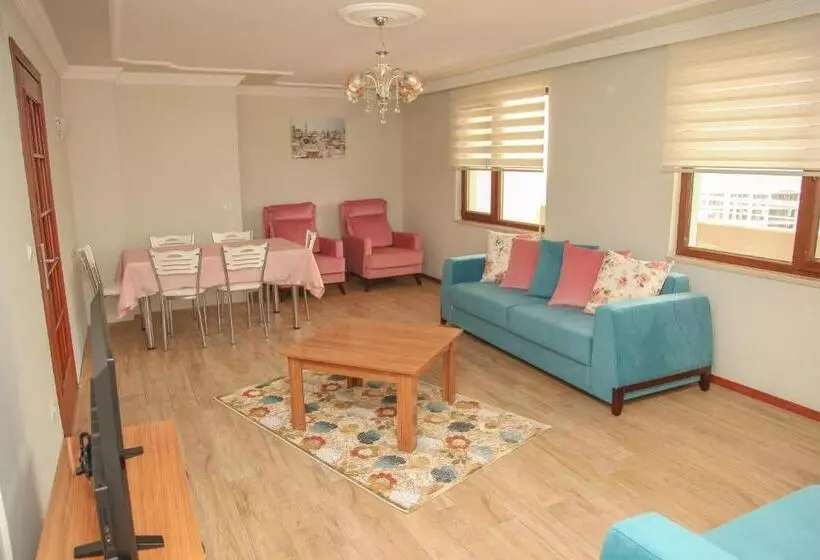 Royal Inn Seza Residence