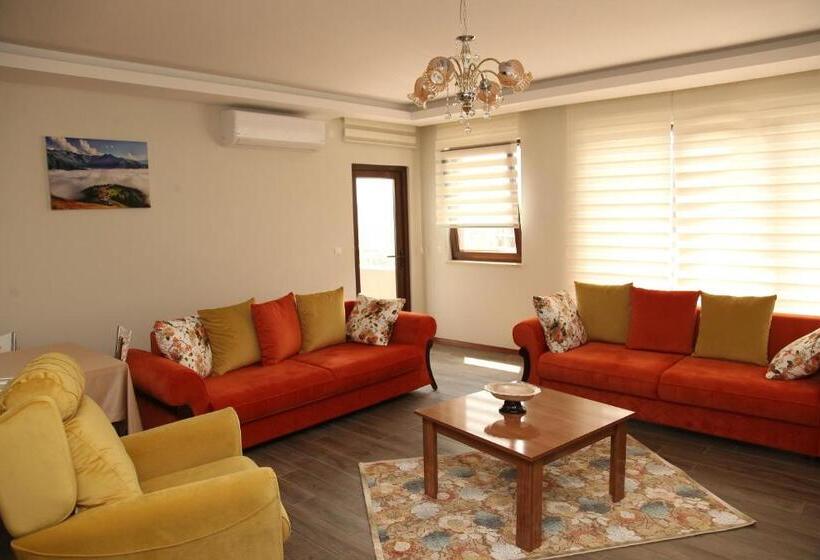 Royal Inn Seza Residence