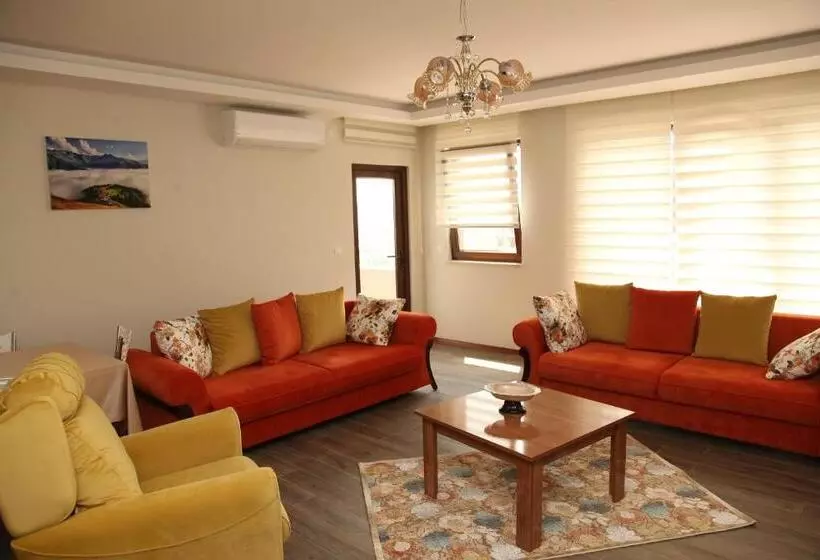 Royal Inn Seza Residence