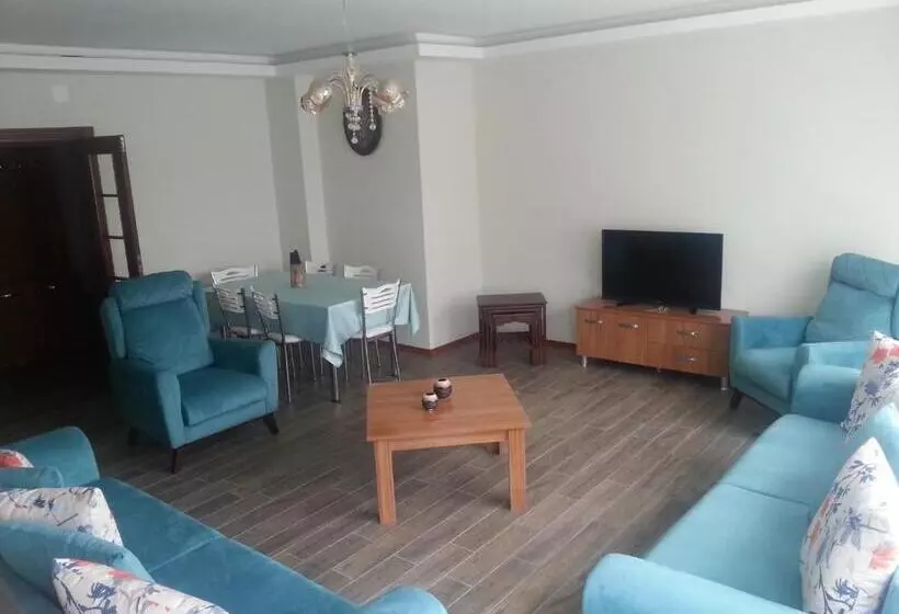 Royal Inn Seza Residence