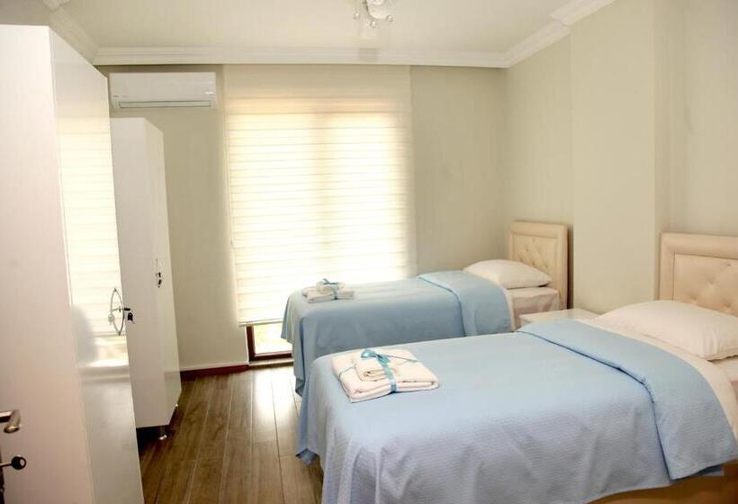 Royal Inn Seza Residence