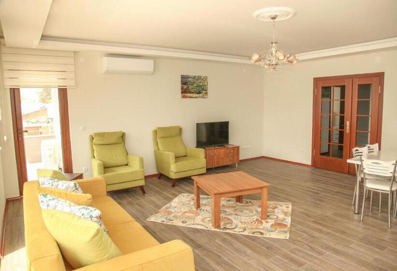 Royal Inn Seza Residence