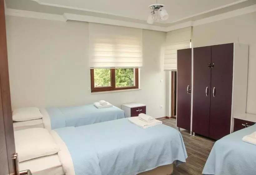 Royal Inn Seza Residence