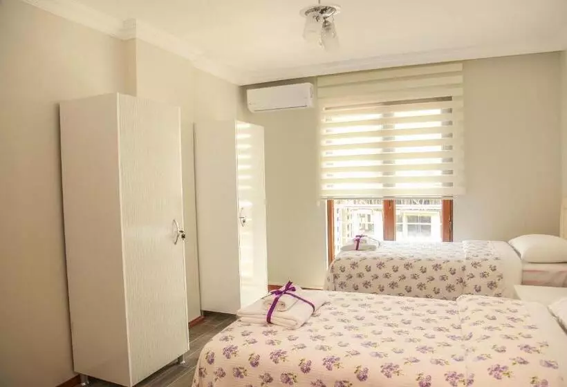 Royal Inn Seza Residence