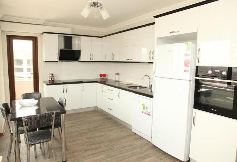 Royal Inn Seza Residence