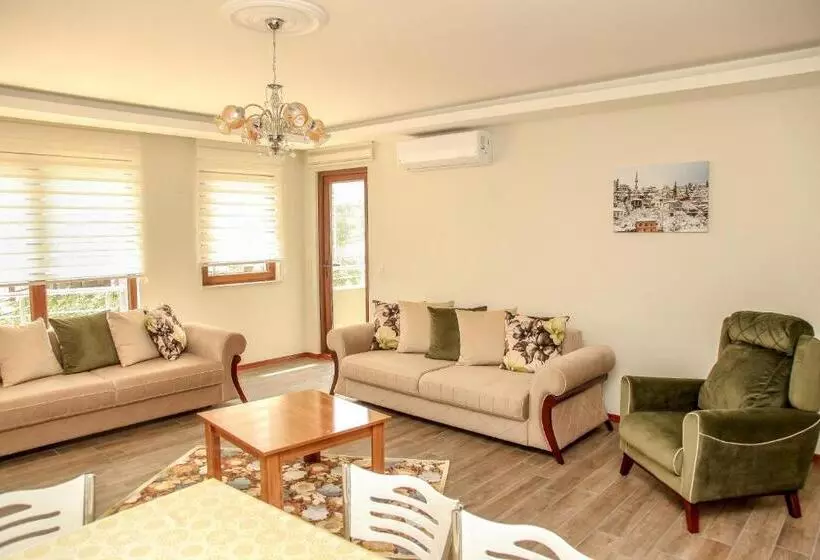 Royal Inn Seza Residence