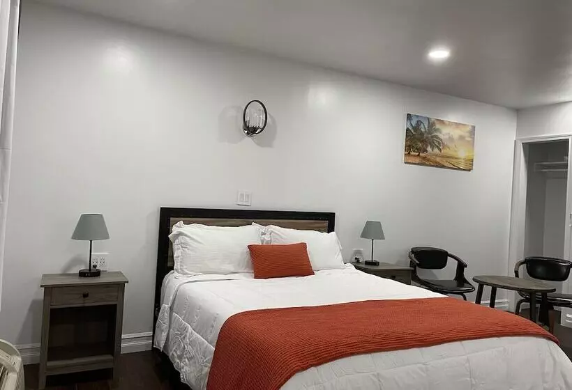 Gatehouse Motel