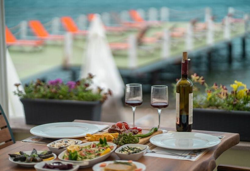 هتل Assos Kayalar Blue Beach