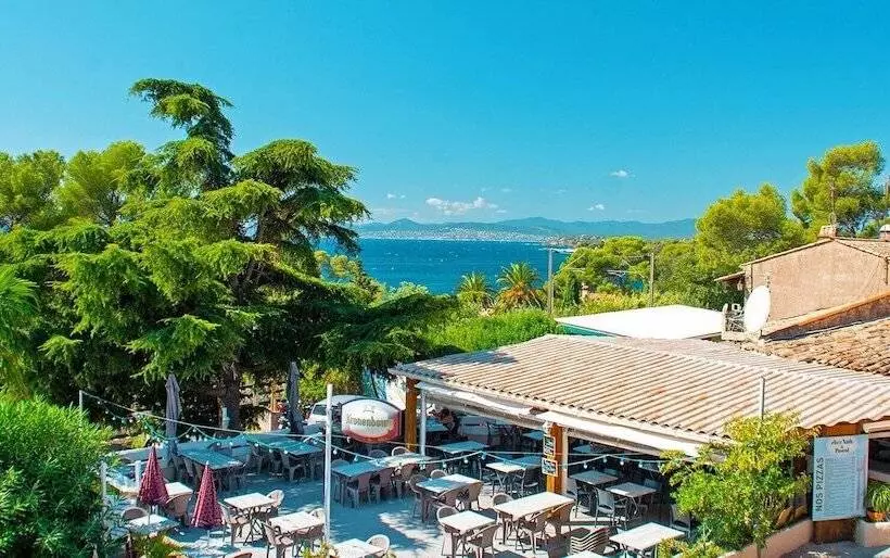 هتل La Cabane De Bob   Saint Raphael
