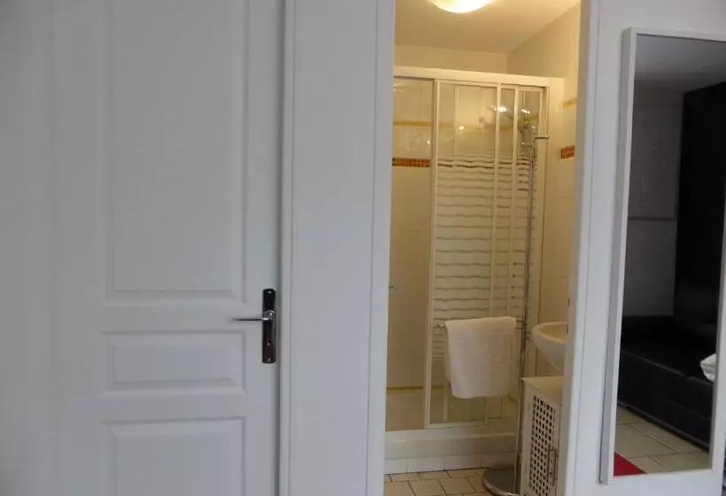 پانسیون Une Chambre à Neuilly Guest House