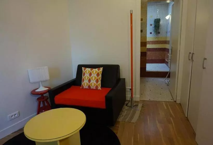 پانسیون Une Chambre à Neuilly Guest House
