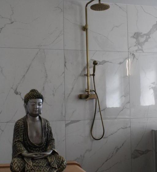 민박 La Tour Pom'pin