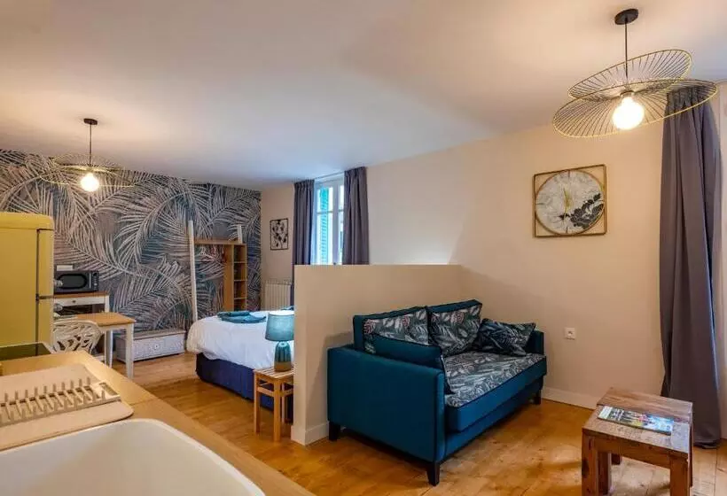 Aamiaismajoitus (B&B) La Tour Pom'pin