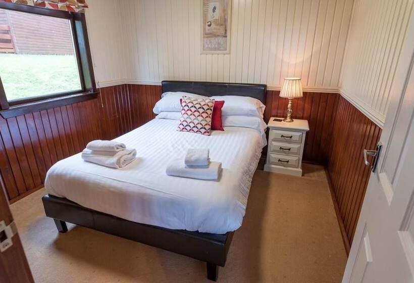 Birch Lodge 19 With Hot Tub