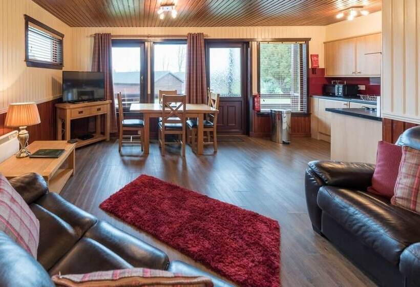 Birch Lodge 19 With Hot Tub