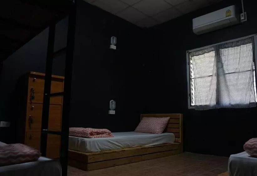 Carrot On The Moon Hostel