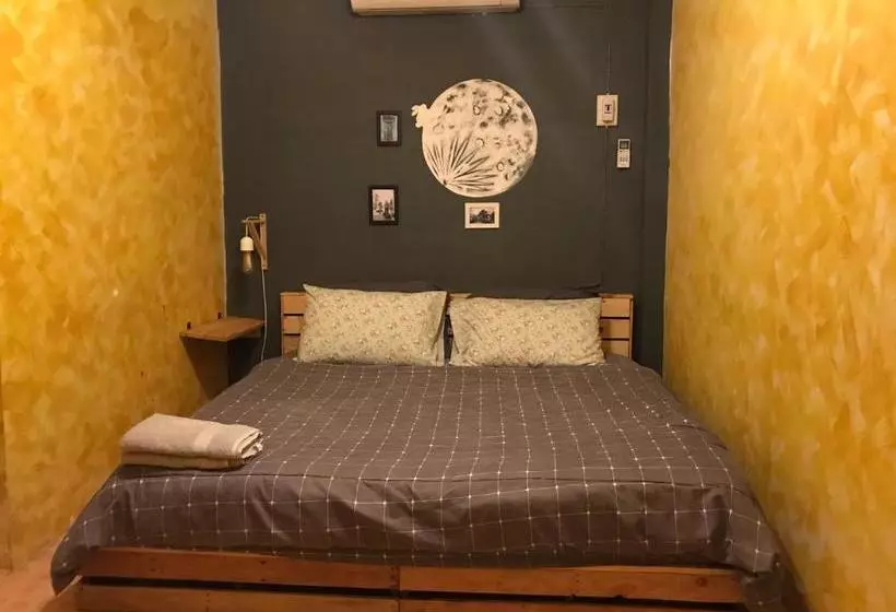 Carrot On The Moon Hostel