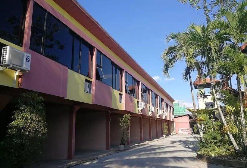 ホテル Nattawadee Resort