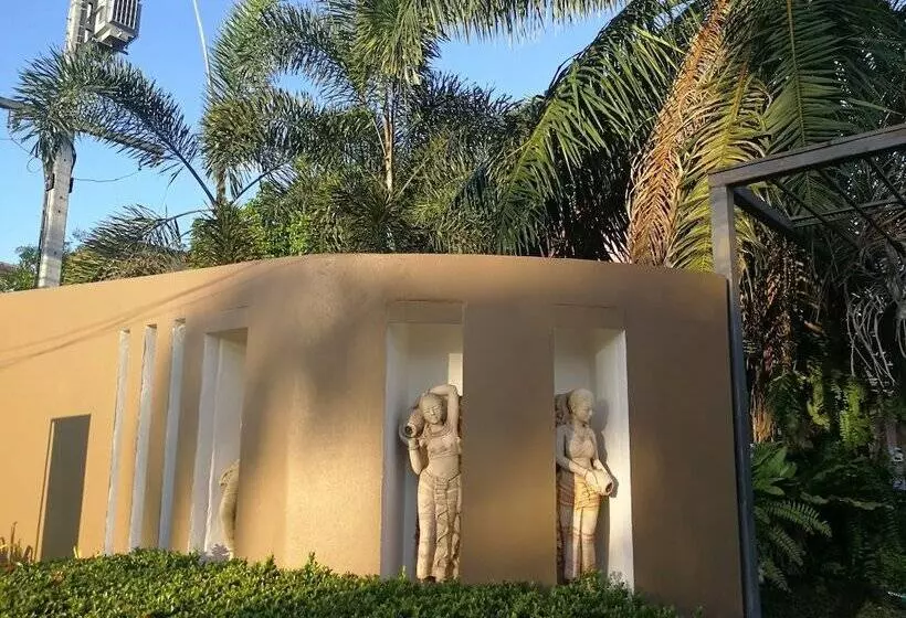 ホテル Nattawadee Resort