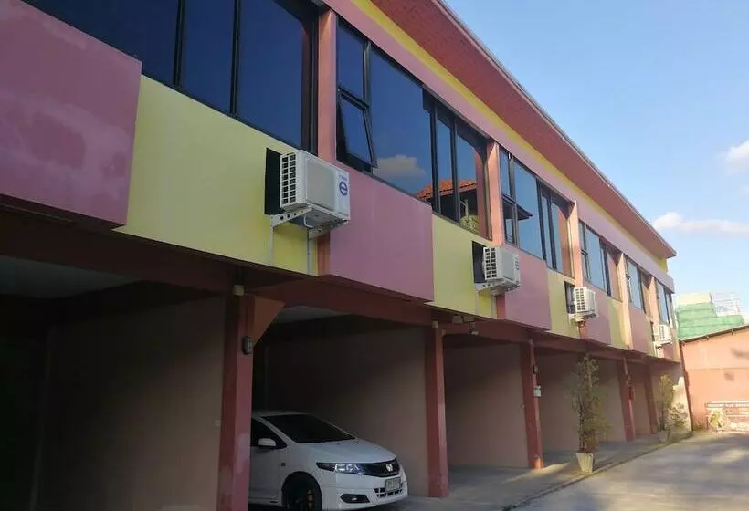 ホテル Nattawadee Resort