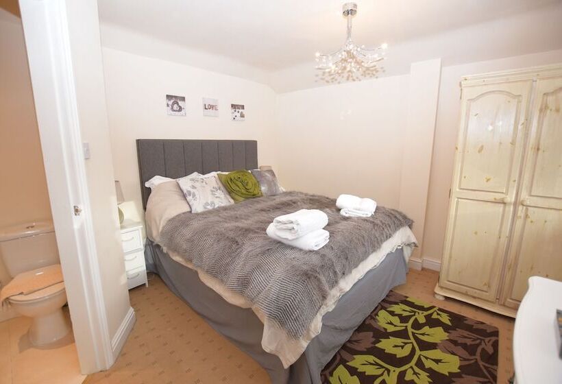 Little Rushbrook Cottages