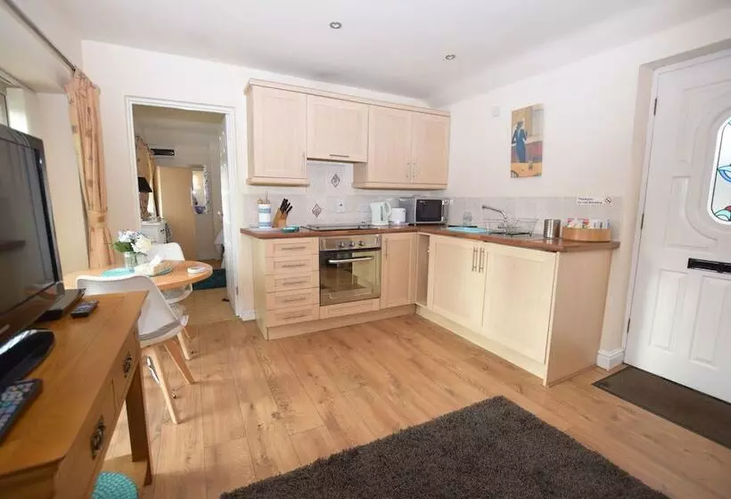 Little Rushbrook Cottages