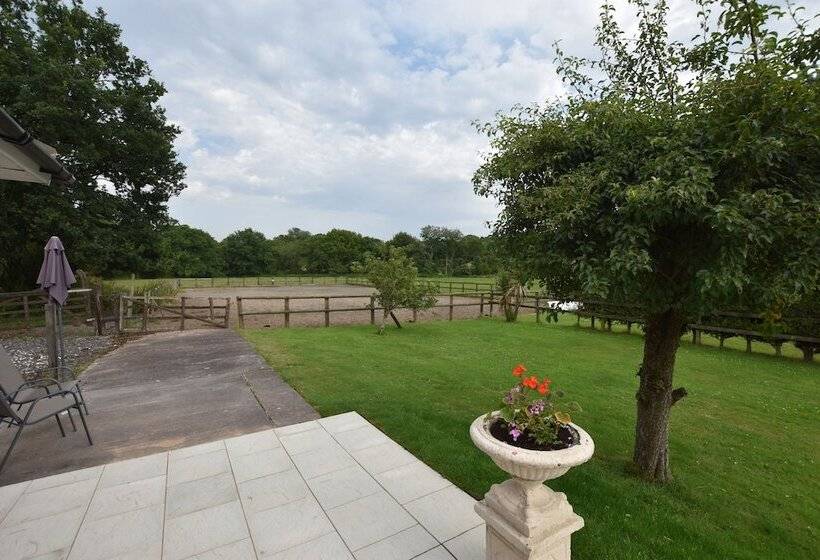 Little Rushbrook Cottages