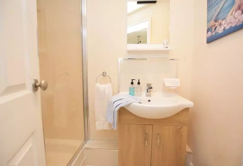 Little Rushbrook Cottages