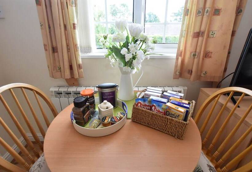 Little Rushbrook Cottages