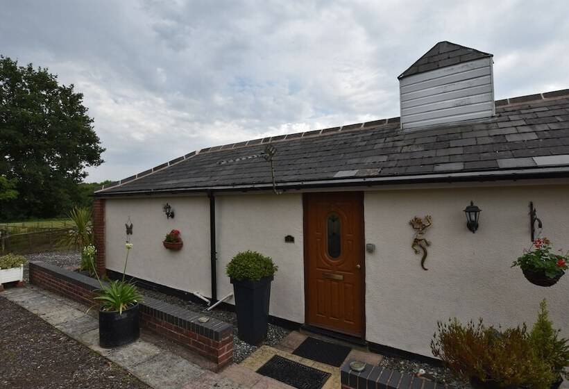 Little Rushbrook Cottages